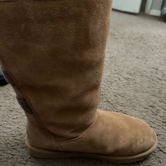 Ugg boos. Size 10 . Used looks new. In perfect condition. Chestnut color. - Picture 9 of 9
